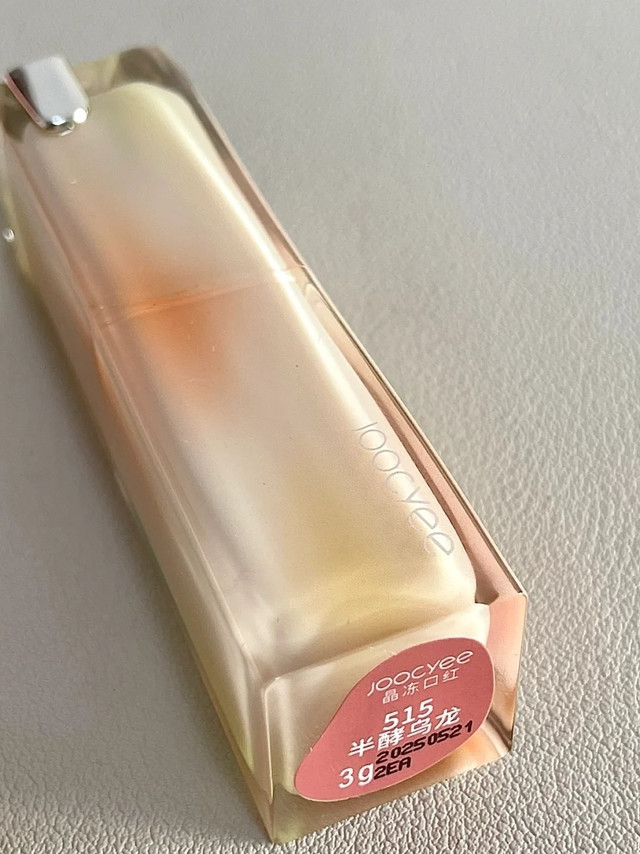 这颜色有股不明觉厉的高级清冷感！