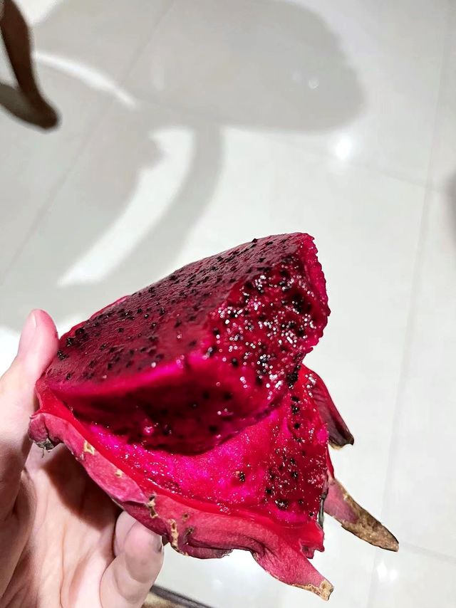 爱吃火龙果的都看过来，这么大的火龙果