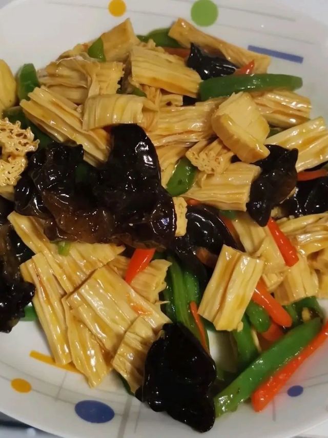 富昌大豆制品腐竹很好吃，颜色正好吃😋