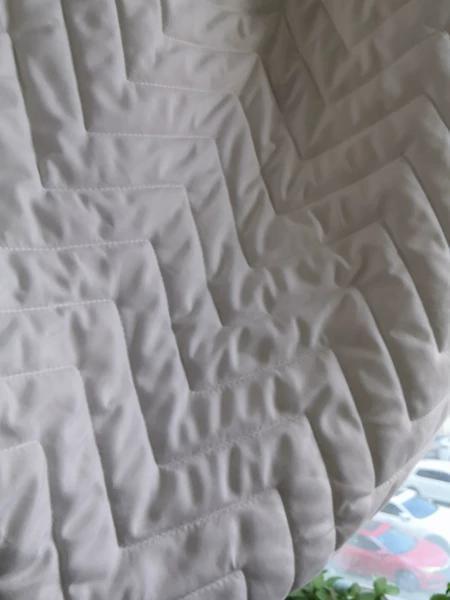 罗莱床笠铺在床上很贴合 