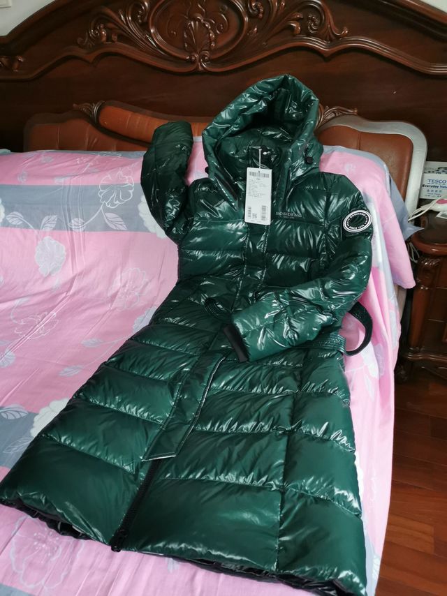 羽绒服收到了上身效果非常好是我想要的很美