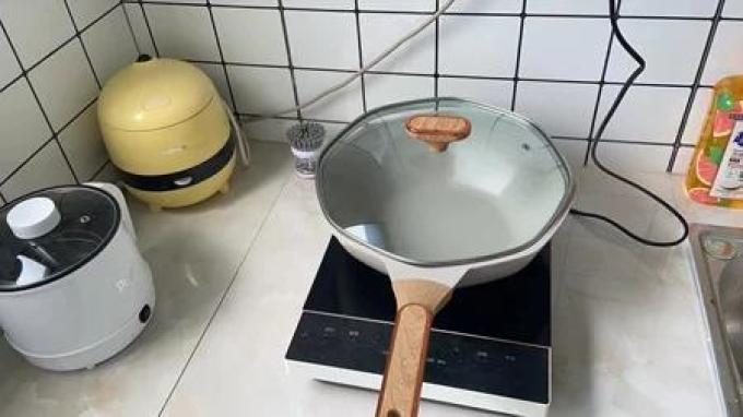 益伟炒锅