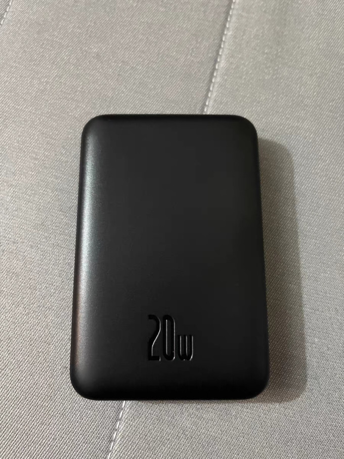 倍思移动电源怎么样 20w磁吸充电宝强力不掉_什么值得买