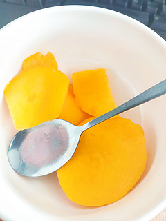 鲜甜多汁的大黄桃