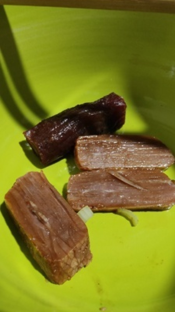 小牛拉图腊肉腊肠