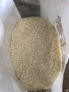 煮出来的米饭非常香，米粒饱满修长