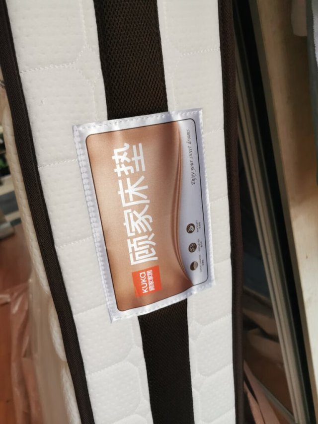 床垫软硬正好，正面是好看的花纹，手感还不