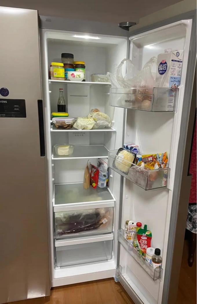 西门子bcd-610w(ka92nv60ti)对开门冰箱怎么样 浅金色的冰箱,挺大气