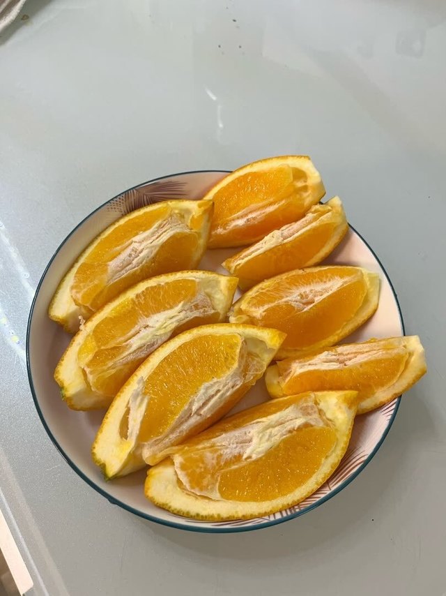 
真别说，这家的橙子还真不错。5斤发了9