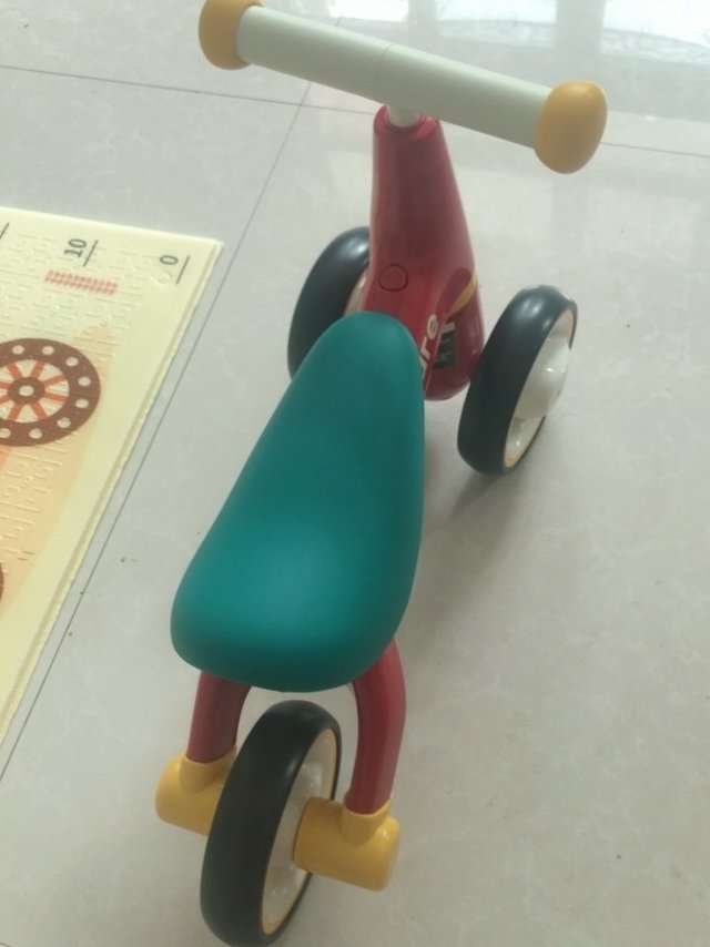 
颜色很漂亮，就是不太稳，平衡能力强的宝