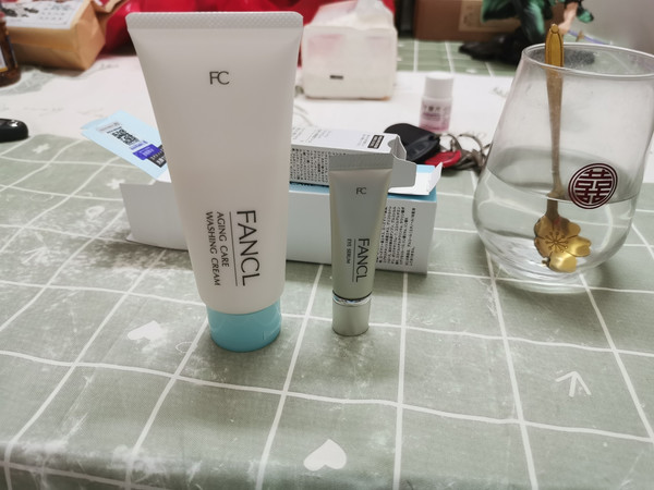 眼霜挺迷你的，比较小，用了没有过敏，刚开