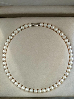 珍珠项链很漂亮，送给妈妈带的