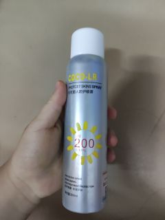 夏天做个白白的女孩子，就选防晒防护喷雾