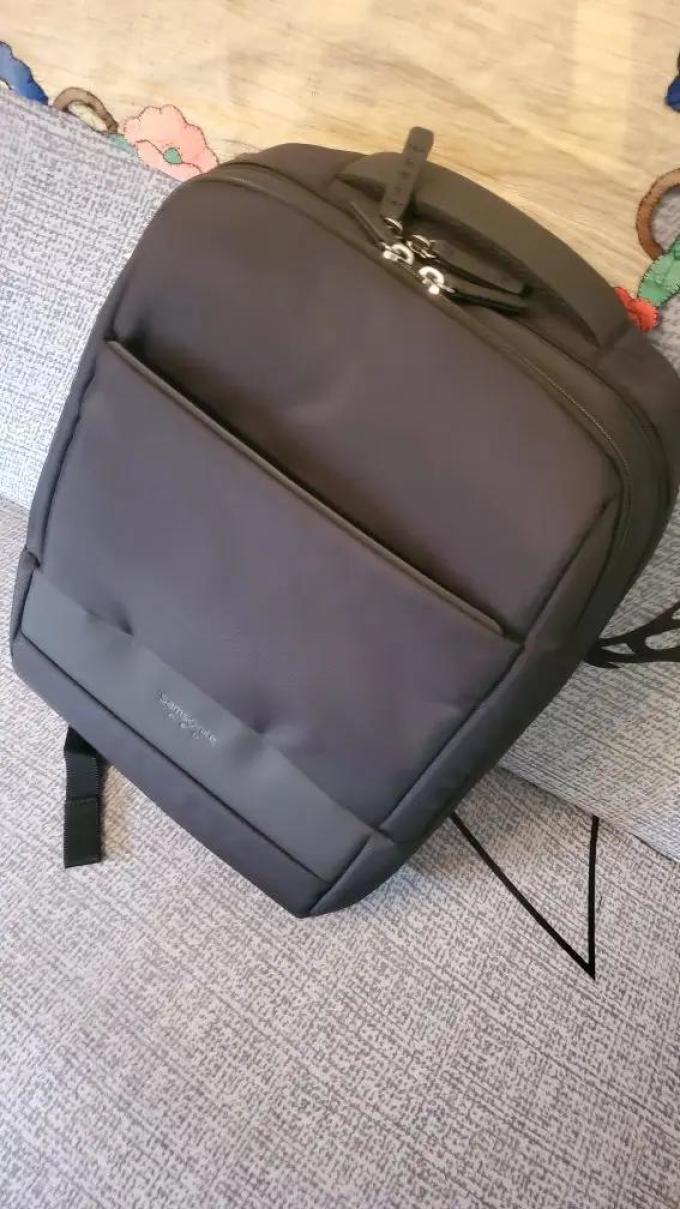 新秀丽电脑包