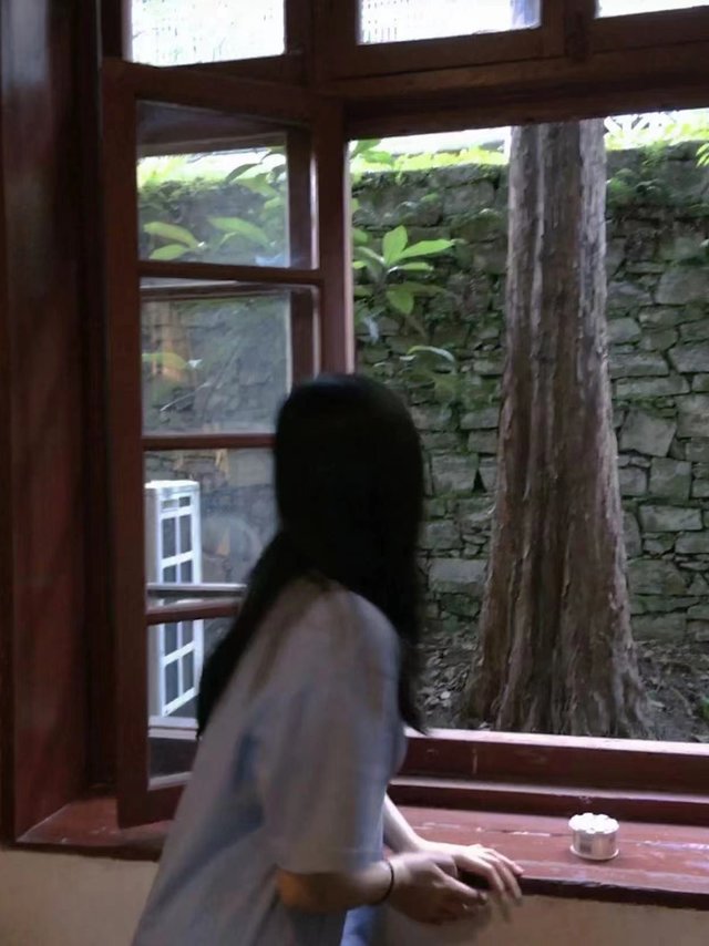 看背影都知道是美女的小姐姐一枚吖～