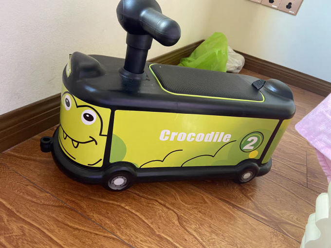 扭扭车
