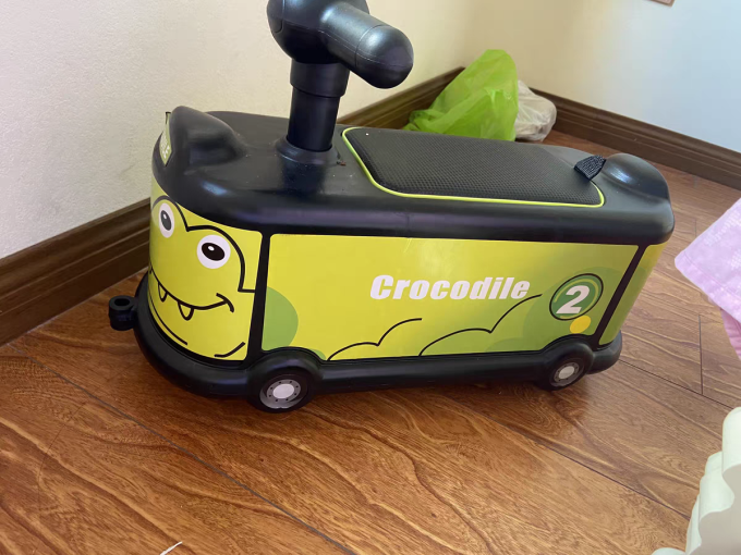 扭扭车