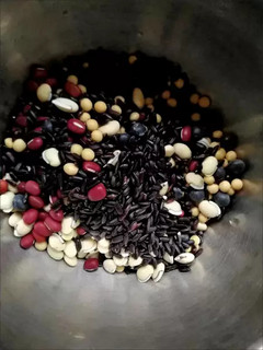 黑米用来煮粥好喝，带着浓浓的米香