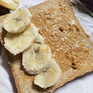 花生的味道特别香。配料表也很简单