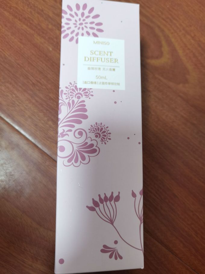 名创优品香薰烛