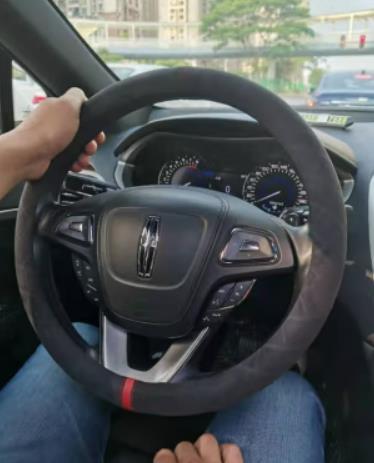 安装也简单，特别贴合，厚薄也刚好