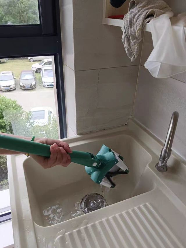非常实用的蝶形拖把