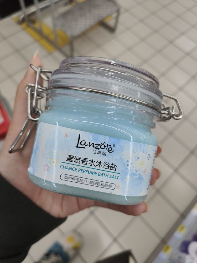 沐浴盐和磨砂膏的功效是一样的吗？