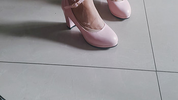 谁能拒绝粉色的高跟鞋了！