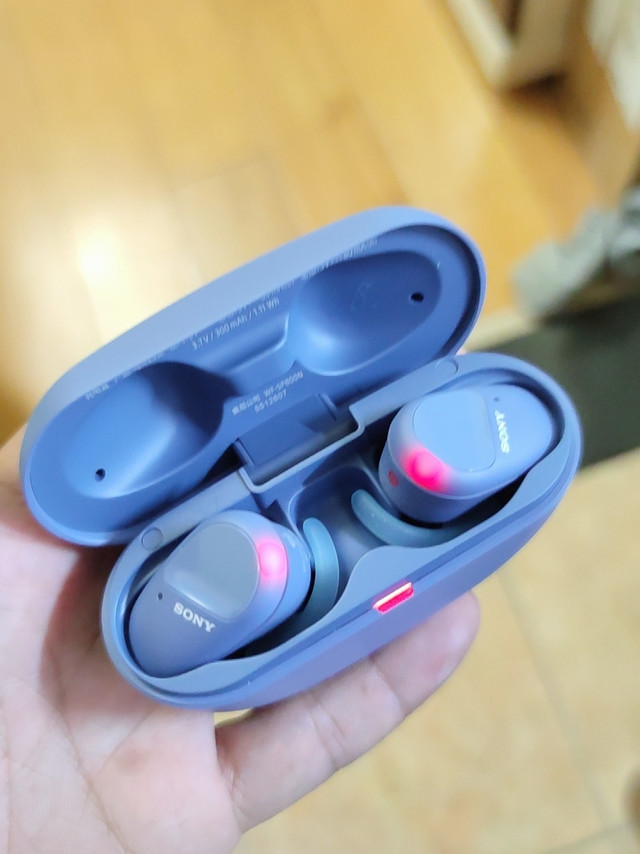 外观材质：sony一如既往的优良做工，非