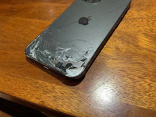 95新微瑕iPhone，老婆说粘粘还能用