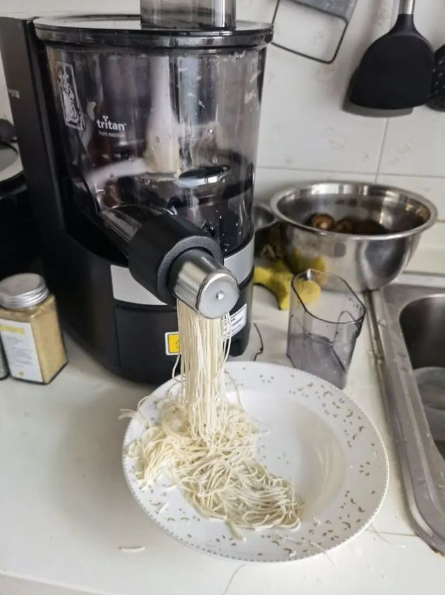 特别方便的一款面条机 全程无需费力