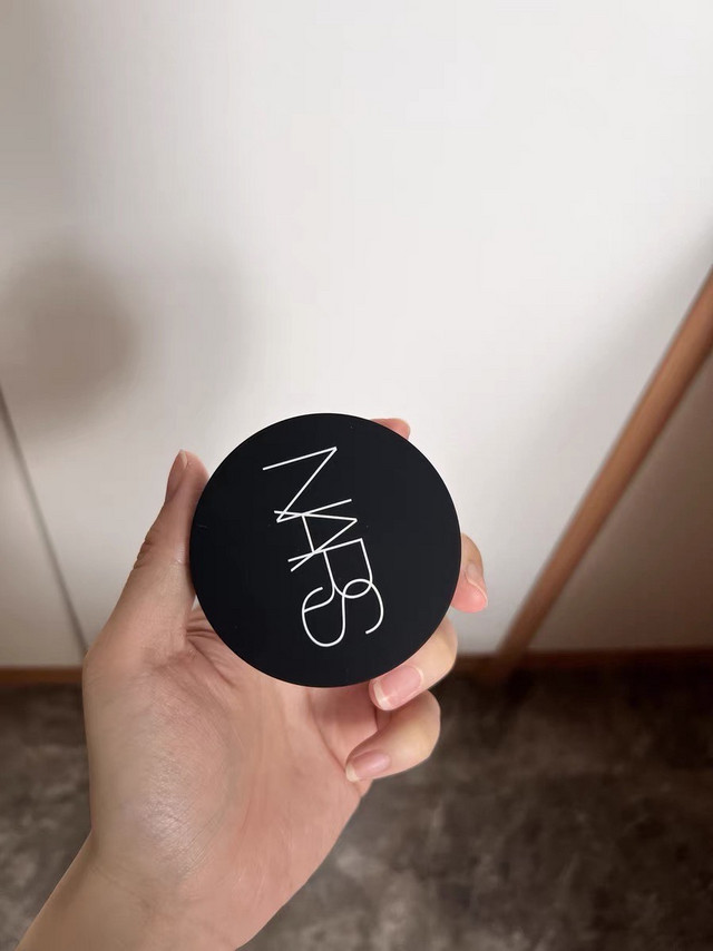 NARS 流光美肌细腻轻透蜜粉