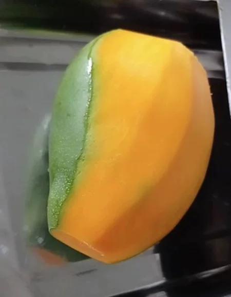 芒果新鲜香甜，肉质爽滑