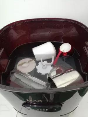 这款果蔬机操作简单，一键触控好方便
