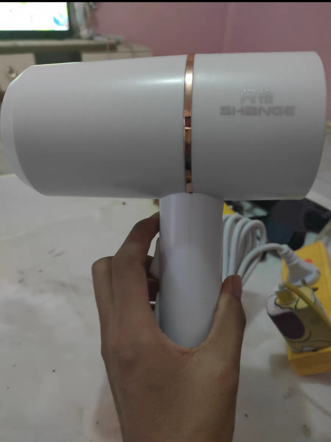 闪格电吹风