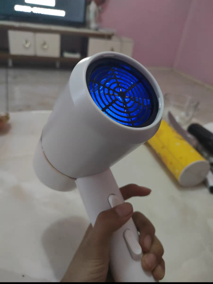 闪格电吹风