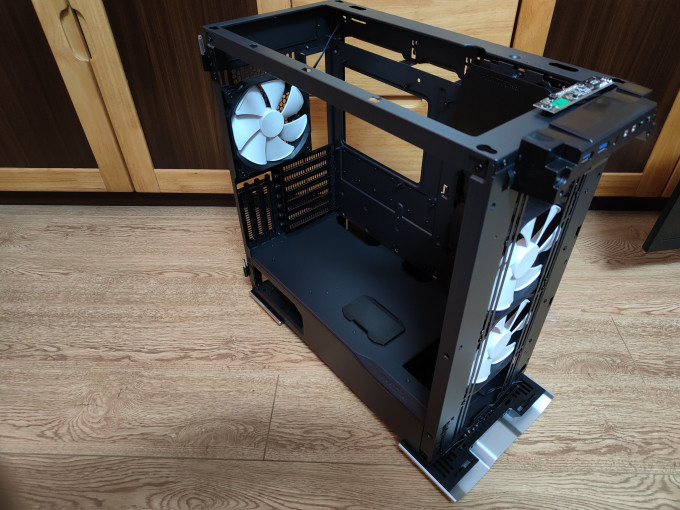 所谓,盖上就看不出凌乱,很满意phanteks追风者518xtg电竞360水冷eatx