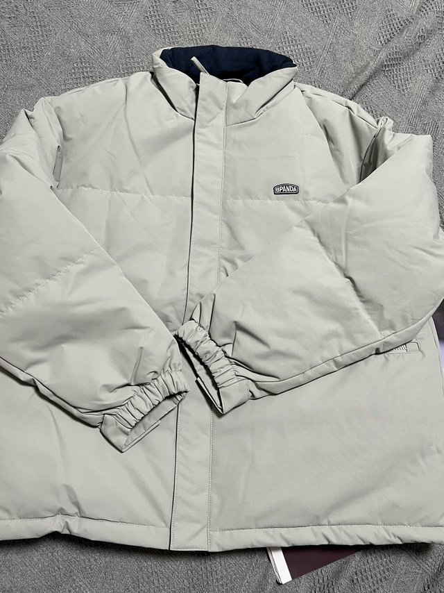 
好看，很厚实的羽绒服，做工精细，冬季穿