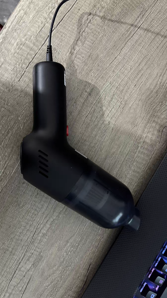 徕本车载吸尘器