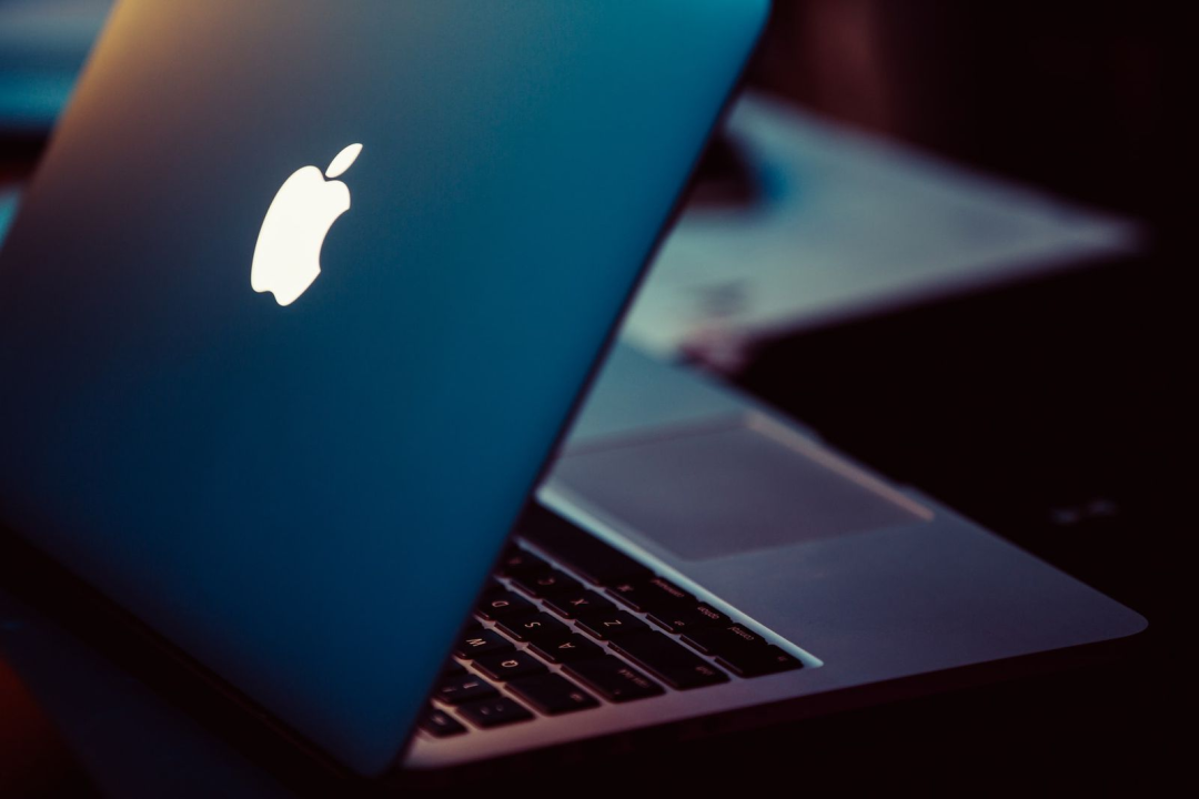 苹果新专利公布，MacBook 经典背光 Logo 或回归