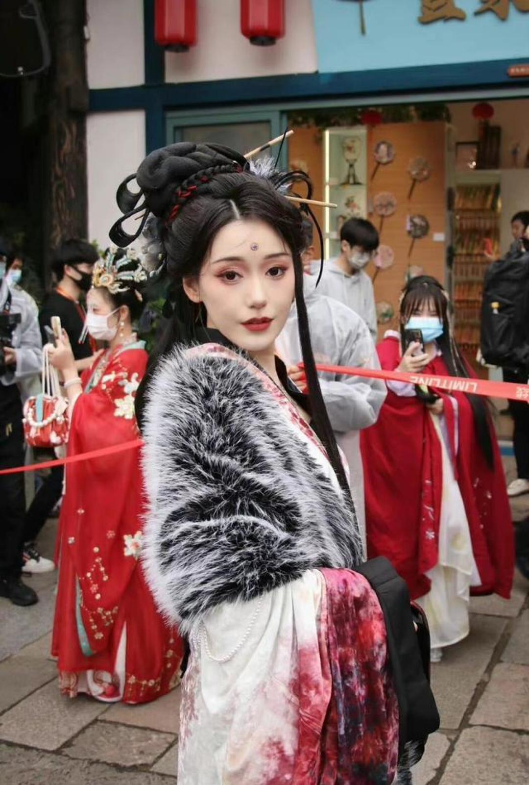 2022国风大典神仙打架，这才是真正的东方美！宣璐、SING女团、四月你最喜欢谁？