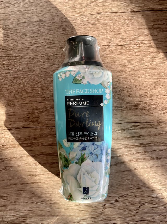 据说对头发有滋养修护效果的洗发水