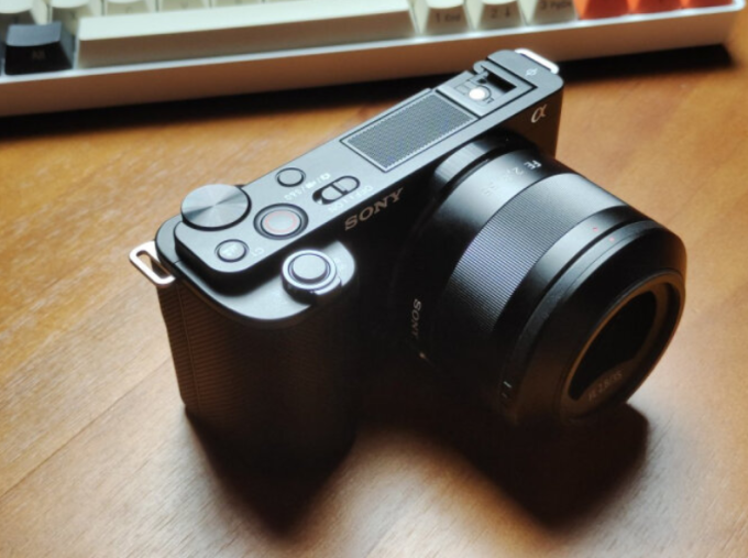 本来要买a6400了,一看新机器上了还是现货,果断就入手了,卖家发货很快