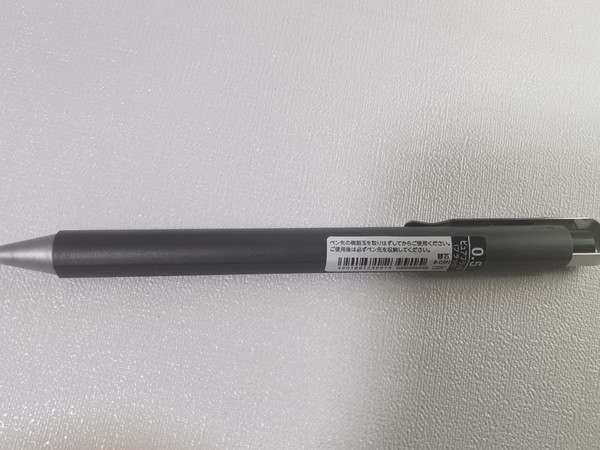 这支笔的按动感很nice，写起来也很顺滑
