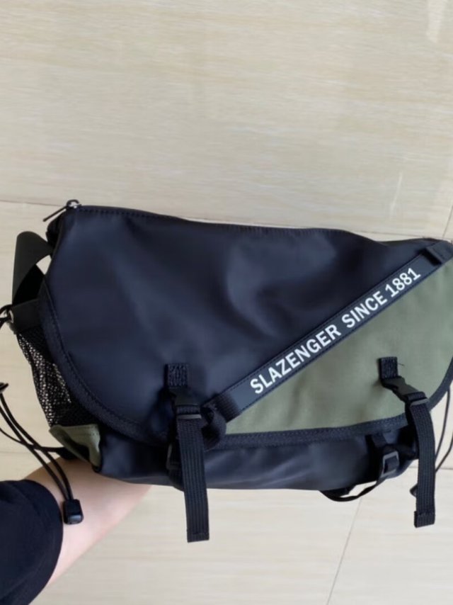 包包质量很好，做工精细，款式时尚大方背