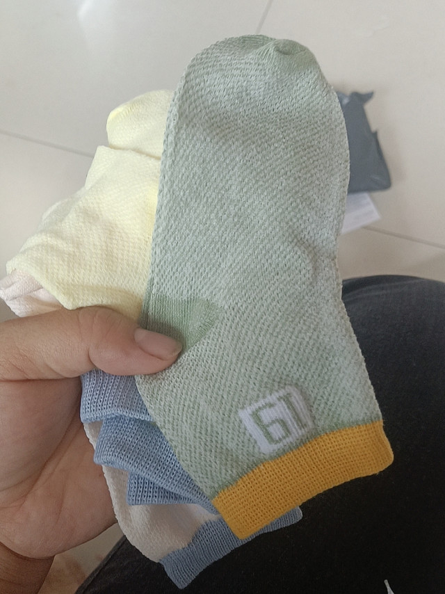 袜子柔软，大小合适7岁的小朋友也可以穿