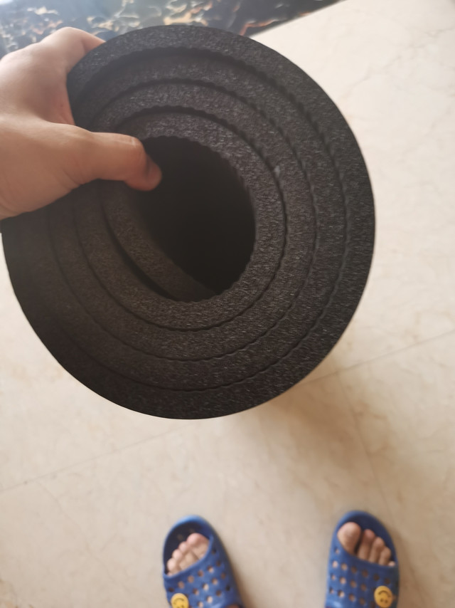 产品功能：条纹加大摩擦外观材质：黑色好