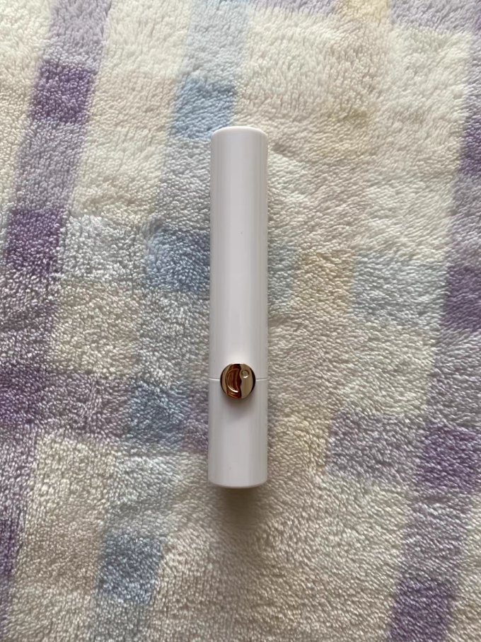 珂曼润唇膏