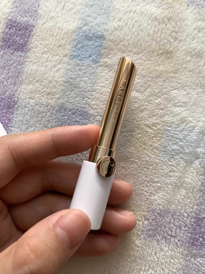珂曼润唇膏