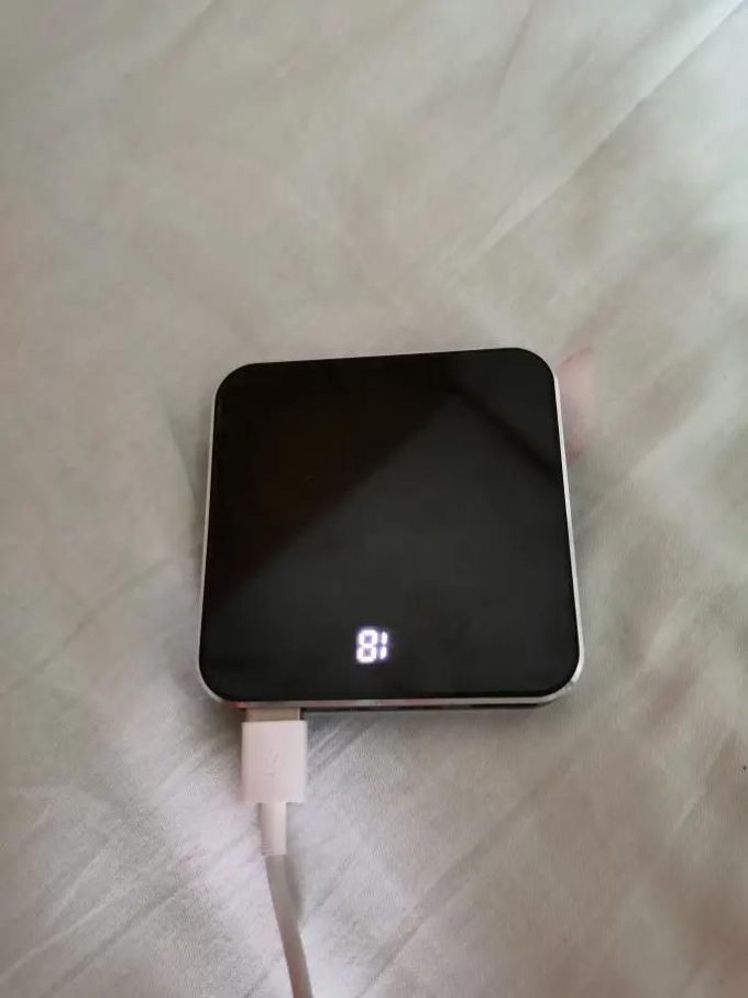科诺克移动电源